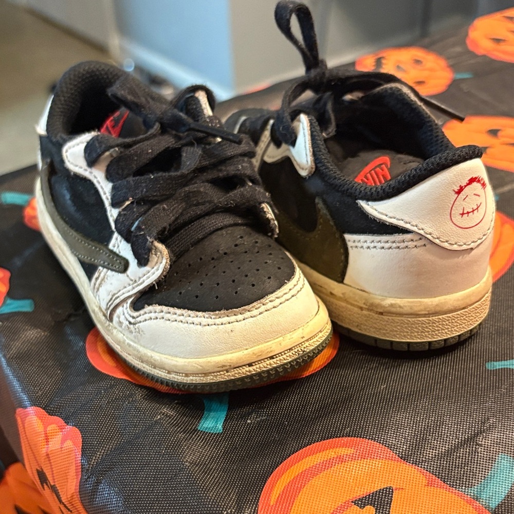 Travis Scott Kids Black and Cream Sneakers